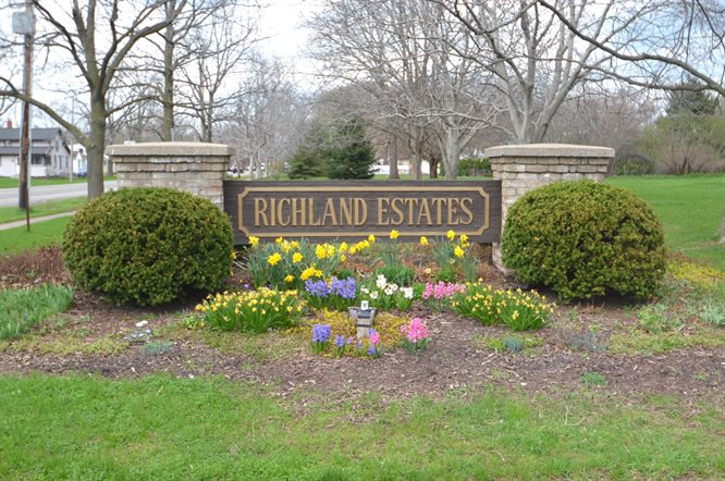Richland Estates logo